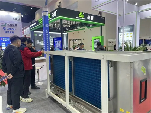 鑫江車冷機攜二氧化碳跨臨界冷熱兩聯供機組亮相2026中國制冷展