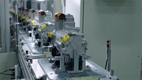 首創(chuàng)專利超20項(xiàng) 美的威靈汽車部件推出集成電加熱二合一壓縮機(jī)